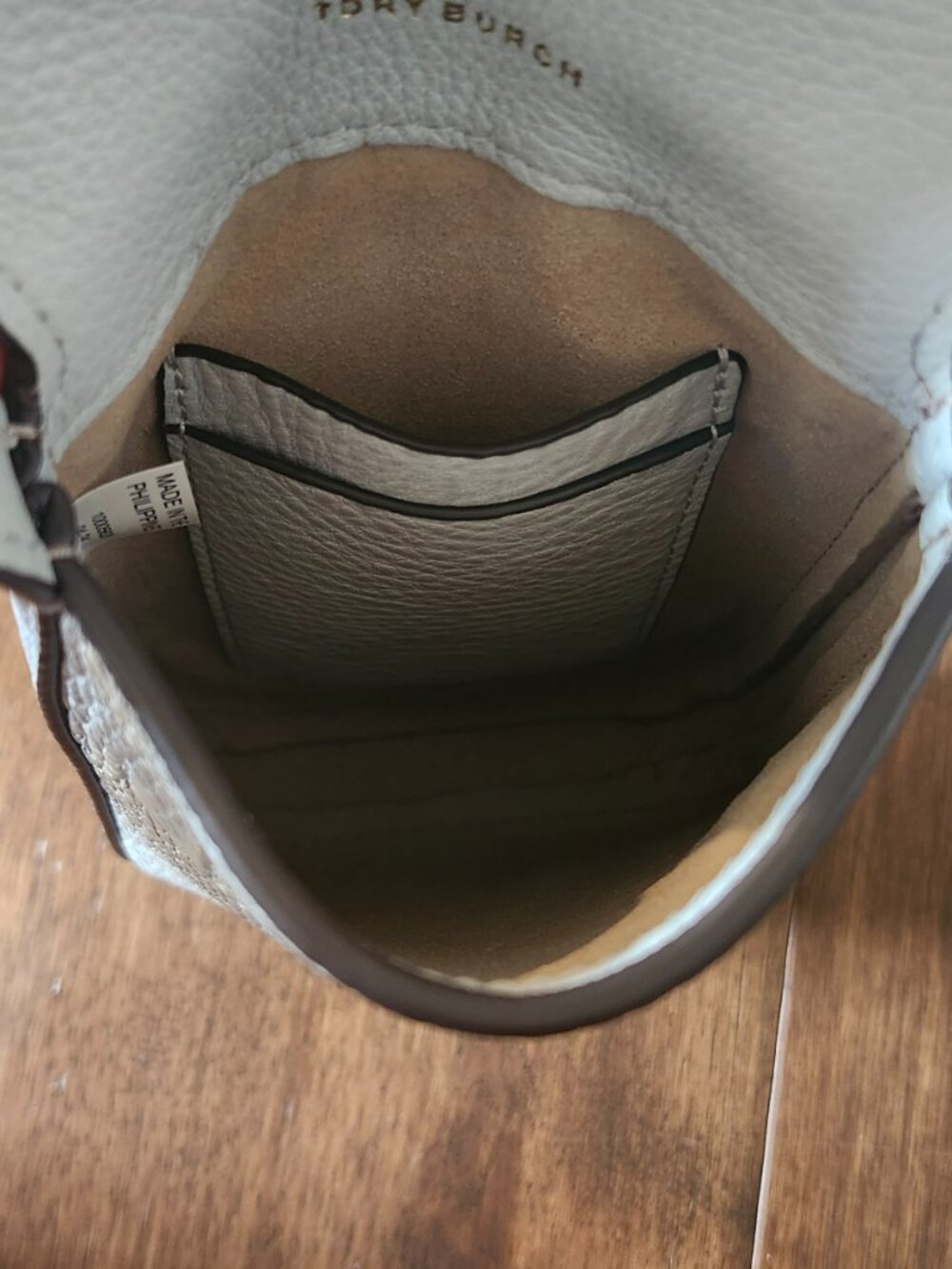 Tory Burch Phone Crossbody Bag – Light Gray Leather – Gold Logo – EUC - Picture 8 of 16